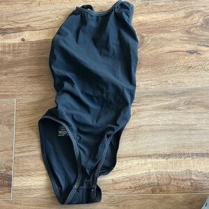 TYR short leg tech suit size 22